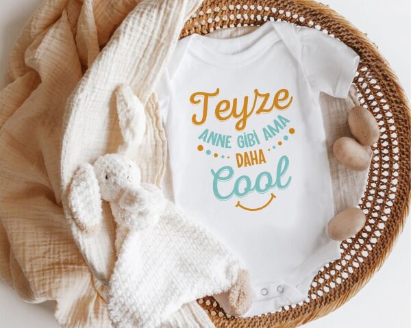 Teyze Anne Gibi Ama Daha Cool Yazılı Zıbın
