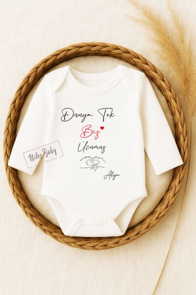 Dünya Tek Biz Üçümüz Yazılı Zıbın