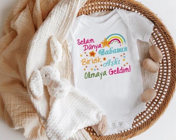 Selam Dünya Babamın Biricik Aşkı Olmaya Geldim Yazılı Zıbın