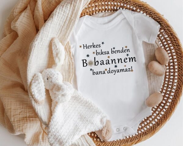 Herkes Bıksa Benden Babaannem Bana Doyamaz Yazılı Zıbın