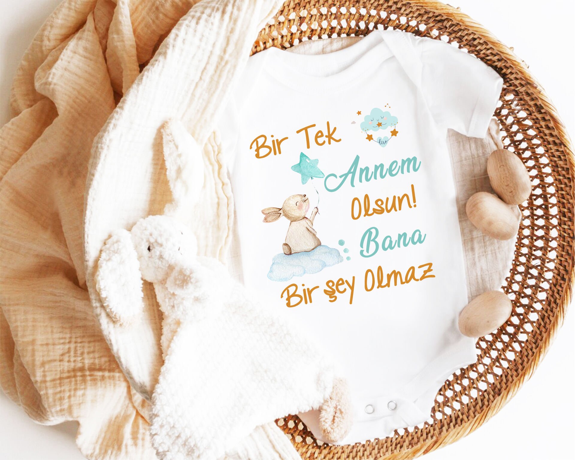 Bir Tek Annem Olsun Bana Birşey Olmaz Yazılı Zıbın